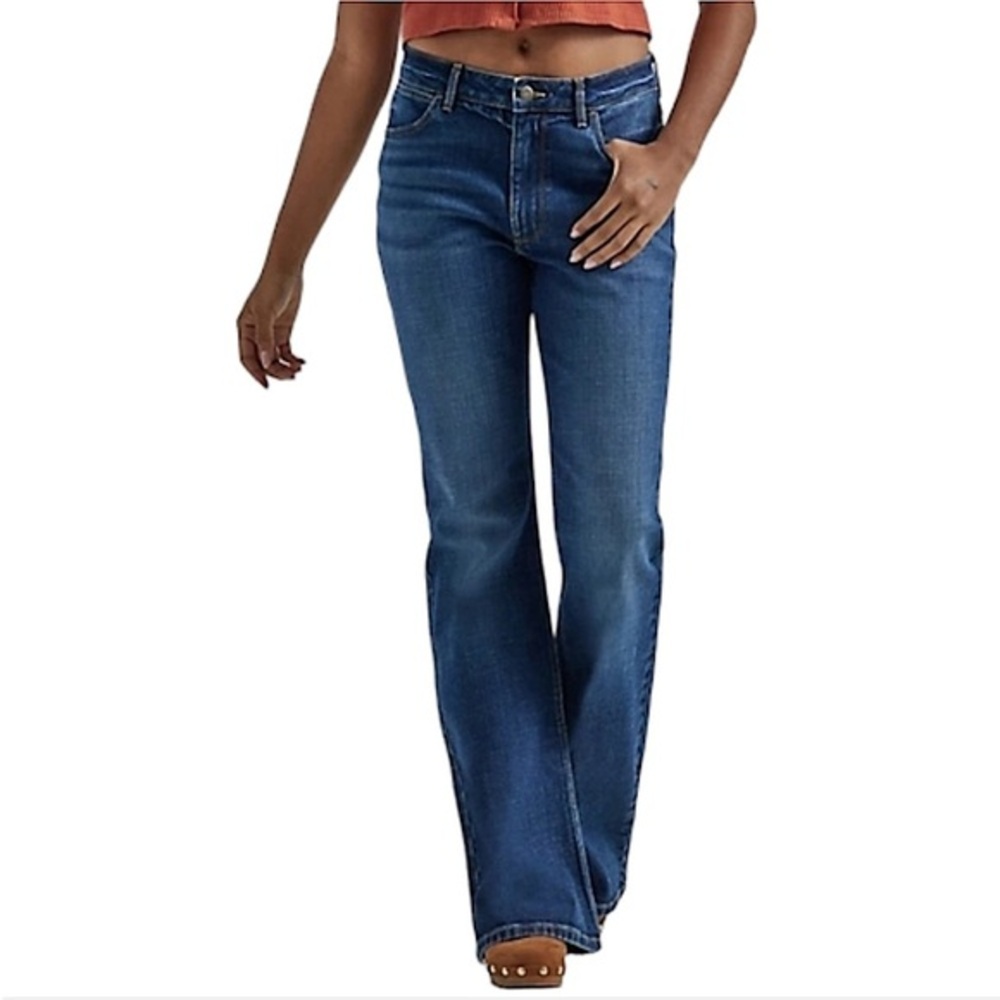 NWT Wrangler Women's High Rise Fierce Flare Jeans0/25 x 30